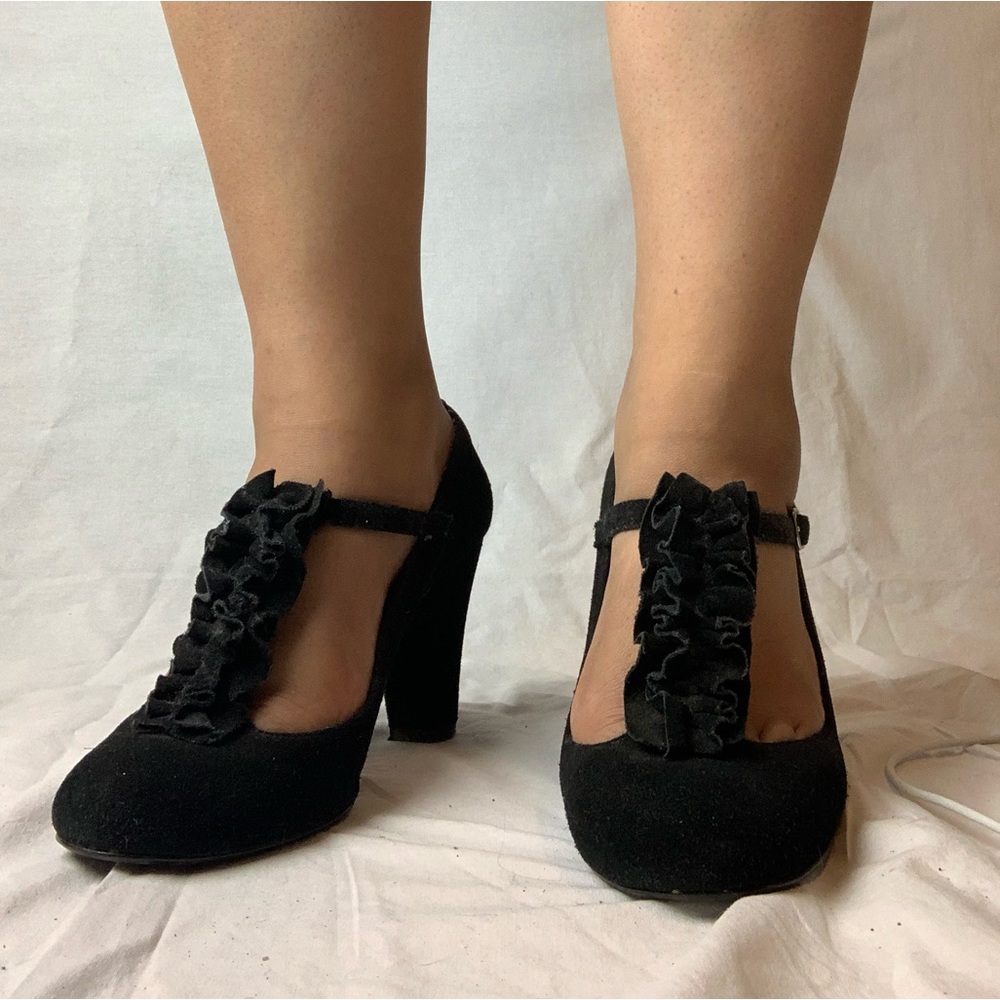USED. Black suede heels with ruffle detail t-strap. Size 9.